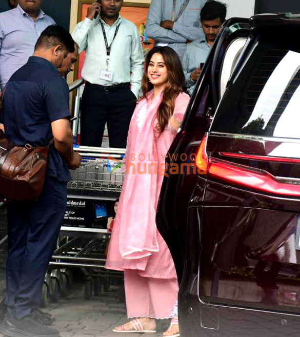 photos sidharth malhotra janhvi kapoor snapped at kalina airport as they head to tirupathi to seek blessings ahead of param sundari 6