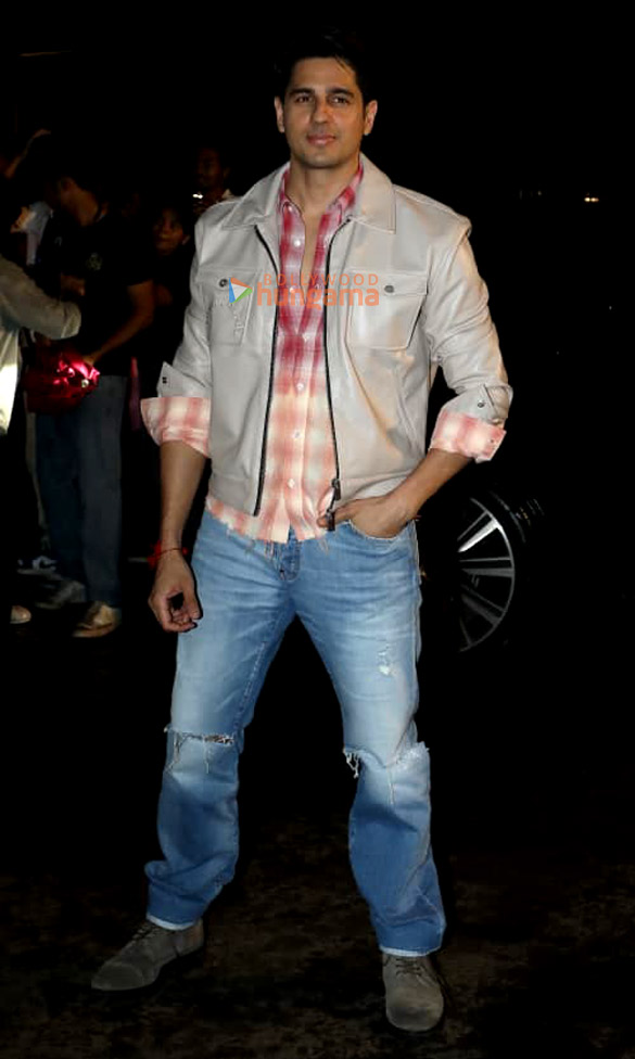 photos sidharth malhotra and janhvi kapoor snapped in town 2