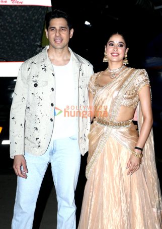 Photos: Sidharth Malhotra and Janhvi Kapoor snapped promoting ‘‘Param Sundari’ on the sets of Super Dancer 5