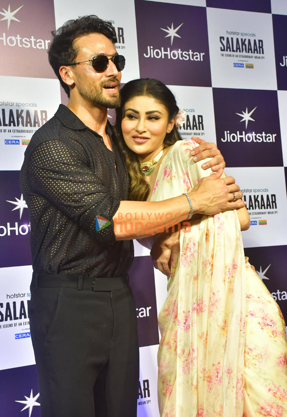 photos tiger shroff disha patani mouni roy and others grace the premiere of salakaar 11 3
