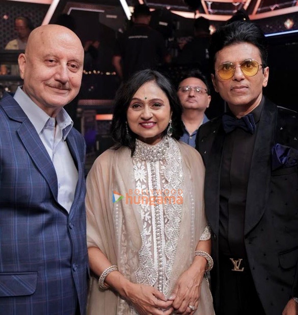 photos tiger shroff sara ali khan rakesh roshan jeetendra and others at anand pandits bash for the success of lotus developers reality limited 7