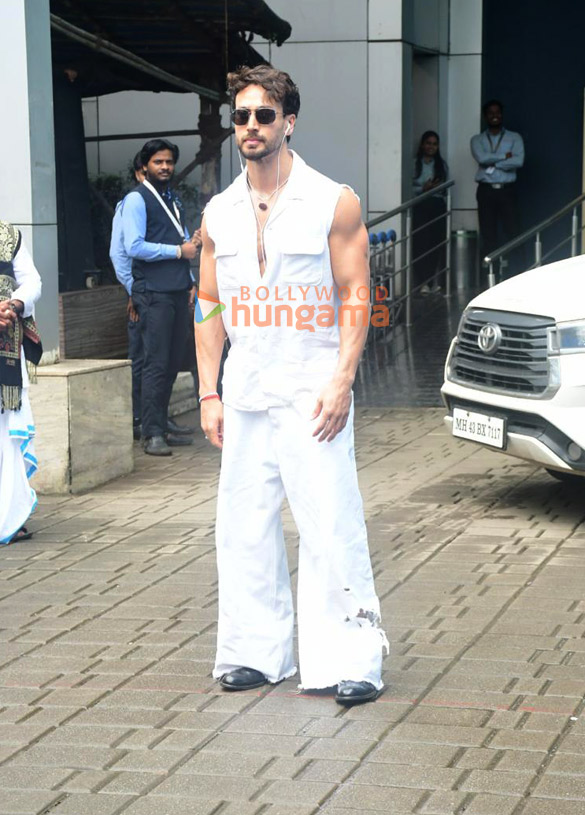 photos tiger shroff sonam bajwa and harnaaz sandhu snapped at kalina airport 4