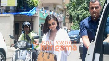 Photos: Veer Pahariya and Tara Sutaria snapped outside a cafe in Bandra