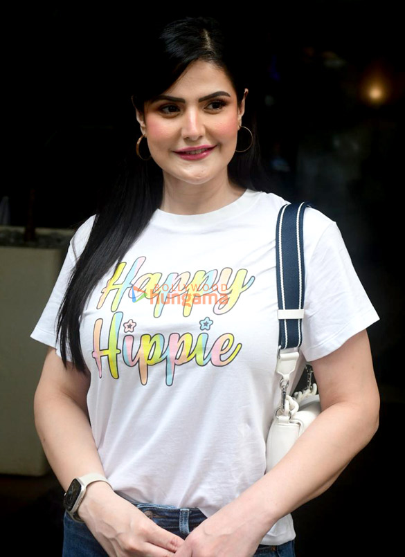 photos zareen khan spotted outside a cafe in bandra 2
