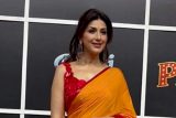 Sonali Bendre looks brightening beauty in an orangish red saree