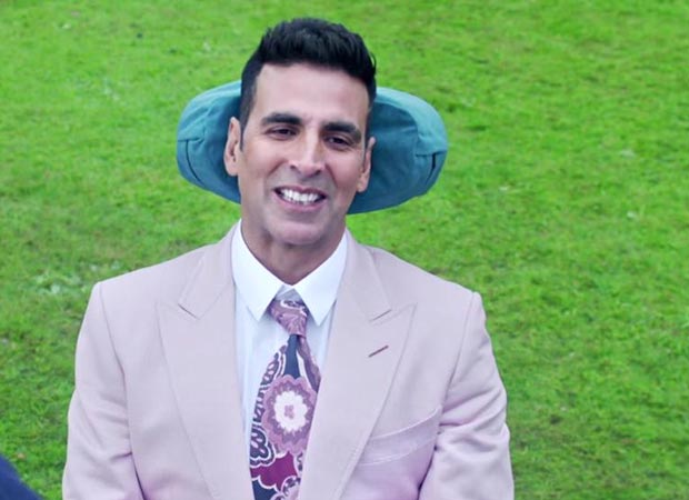 Trivia Tunes: This single Akshay Kumar song was written by as many as 4 lyricists! Trivia Tunes: This single Akshay Kumar song was written by as many as 4 lyricists!