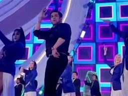 Bhaijaan setting the stage on fire with his dance moves! Salman Khan