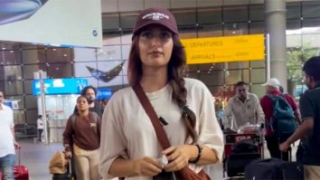 Fatima Sana Shaikh giving Geet on airport energy