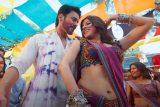 Gulabi Saawariya (Song): Divya Khossla | Rajniesh Duggal | Ek Chatur Naar | Sachet, Shilpa, Abhijeet