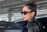 Mama Deepika papped at the airport! Deepika Padukone
