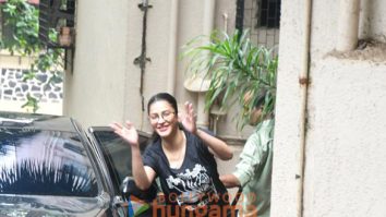 Photo: Shruti Haasan snapped in Bandra
