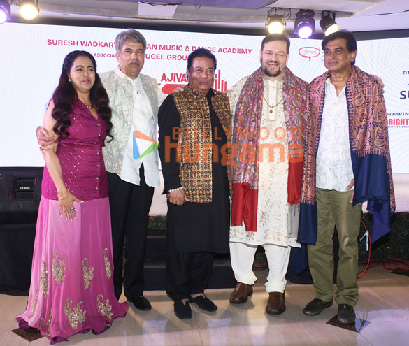 photos aamir khan and others graces the 4th season of ajivasan act 1212 3