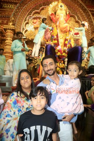 Photos: Aayush Sharma and Arpita Khan snapped at Lalbaugcha Raja