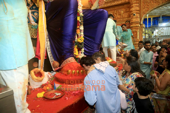 photos aayush sharma and arpita khan snapped at lalbaugcha raja 4