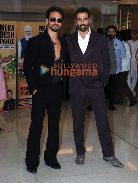 Photos: Akshay Kumar, Tiger Shroff, Arjun Kapoor and others grace the screening of the grand musical saga Mera Desh Pahle Photos: Akshay Kumar, Tiger Shroff, Arjun Kapoor and others grace the screening of the grand musical saga Mera Desh Pahle