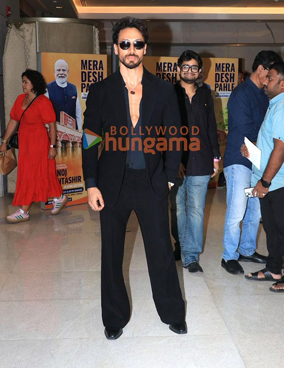 photos akshay kumar tiger shroff arjun kapoor and others grace the screening of the grand musical saga mera desh pahle 2