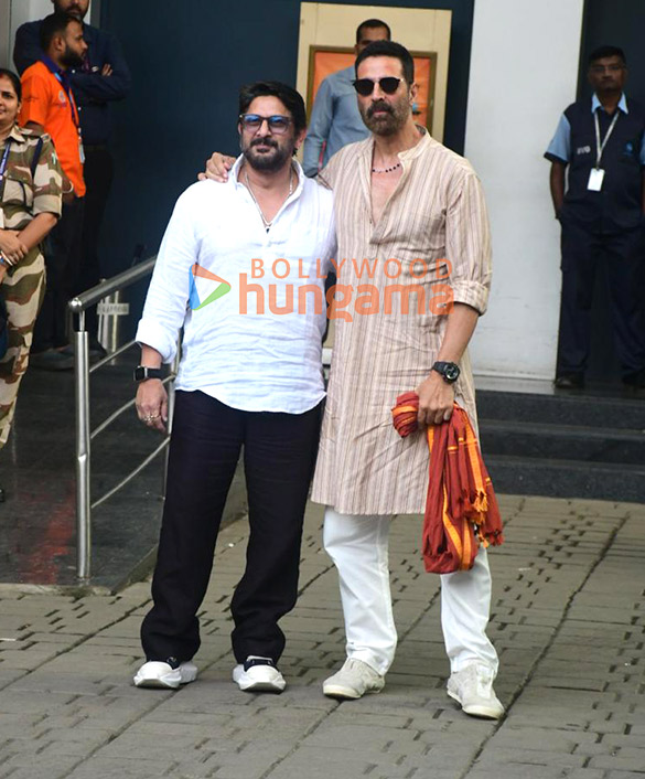Photos: Akshay Kumar and Arshad Warsi snapped at Kalina airport