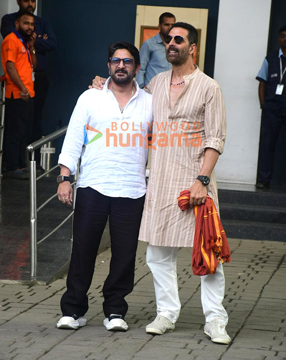 photos akshay kumar and arshad warsi snapped at kalina airport 5