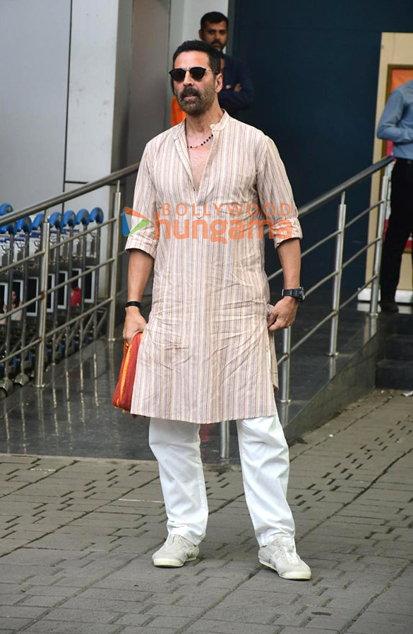 photos akshay kumar and arshad warsi snapped at kalina airport 6