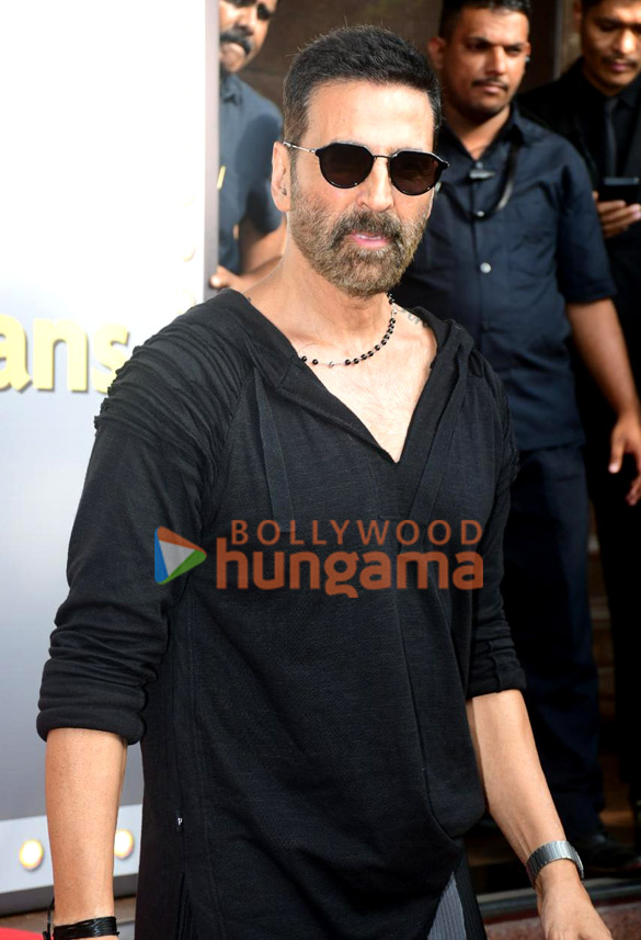 photos akshay kumar snapped celebrating his birthday with fans and media at taj hotel in bandra 2