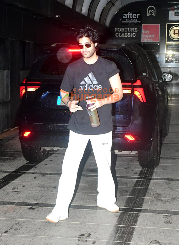 photos alaya f and aaman devgan snapped in bandra 4