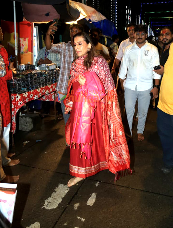 photos anil kapoor and sunita kapoor snapped at lalbaugcha raja 4