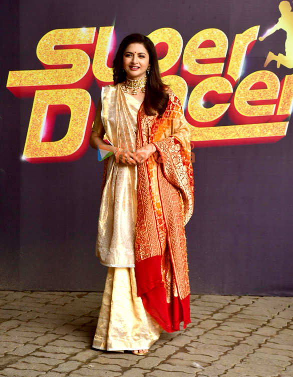 photos bhagyashree and shilpa shetty snapped on sets of super dancer 5 4