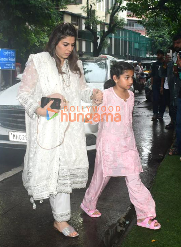 Photos: Celebs attend Pooja Dadlani’s mother-in-law’s prayer meet Photos: Celebs attend Pooja Dadlani’s mother-in-law’s prayer meet