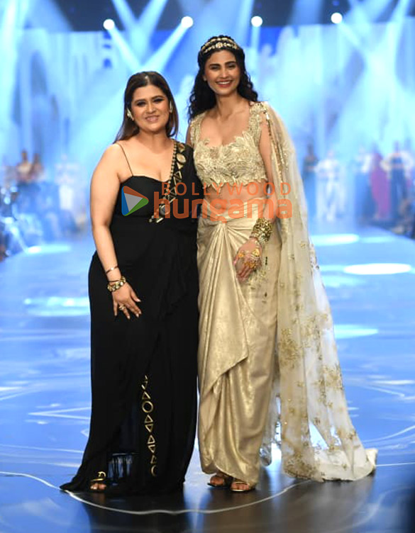 Photos: Daisy Shah turned showstopper at the Global India Couture Week where Dr. Tvacha presented Manali Jagtap’s Festive Resort Wear Collection Photos: Daisy Shah turned showstopper at the Global India Couture Week where Dr. Tvacha presented Manali Jagtap’s Festive Resort Wear Collection