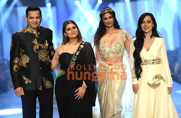 photos daisy shah turned showstopper at the global india couture week where dr tvacha presented manali jagtaps festive resort wear collection 6