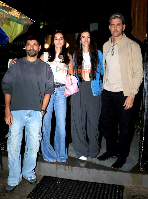 photos hrithik roshan saba azad farhan akhtar and shibani dandekar snapped at mizu restaurant in bandra 4