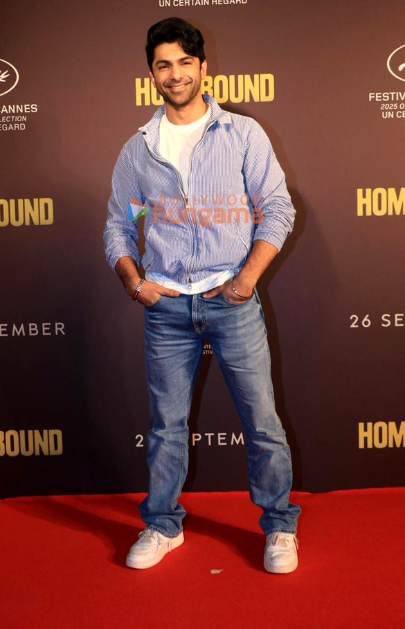 photos ishaan khatter janhvi kapoor vishal jethwa and others grace the special screening of homebound 10 3