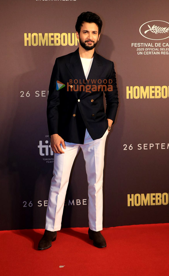 photos ishaan khatter janhvi kapoor vishal jethwa and others grace the special screening of homebound 17