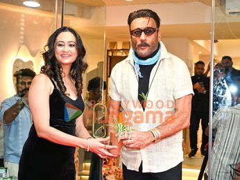 Photos: Jackie Shroff, Poonam Dhillon, Ayesha Jhulka and others snapped at the launch of RUA Salon’s latest branch in Juhu Photos: Jackie Shroff, Poonam Dhillon, Ayesha Jhulka and others snapped at the launch of RUA Salon’s latest branch in Juhu