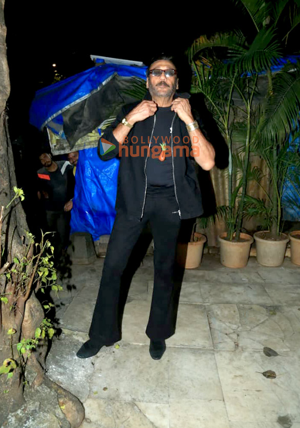 photos jackie shroff snapped in bandra 6