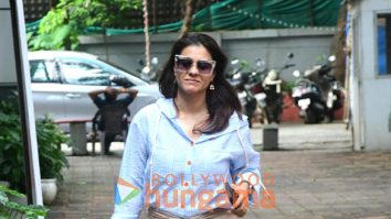 Photos: Kajol snapped outside a book shop in Bandra