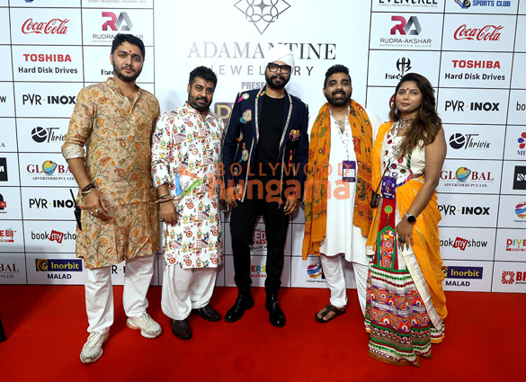 photos keerthi sagathia nyraa banerjee shiv thakare mla aslam shaikh and others snapped at divya raas 2025 navratri celebrations in inorbit mall malad 4