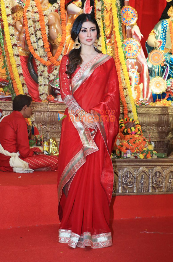 photos mouni roy suniel shetty rupali ganguly and others snapped at a durga puja pandal 5