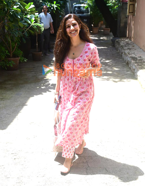 photos nimrat kaur snapped in bandra 2 9