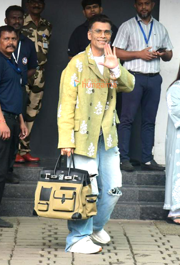 photos rani mukerji karan johar and apoorva mehta snapped at kalina airport 5