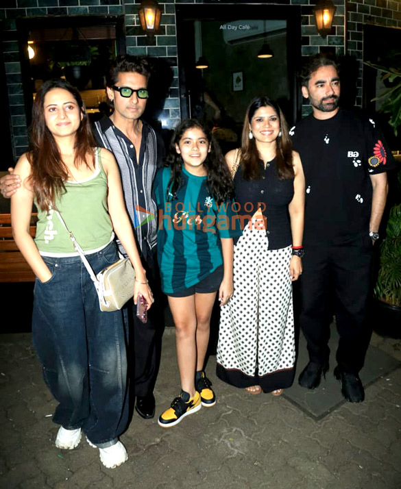 Photos: Ravi Dubey and Sargun Mehta snapped at Boojee cafe in Bandra Photos: Ravi Dubey and Sargun Mehta snapped at Boojee cafe in Bandra