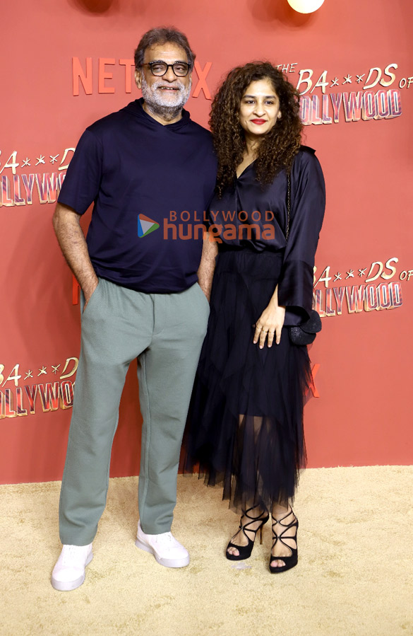 photos shah rukh khan kajol aryan khan ajay devgn sahher bambba shashank khaitan and others grace the premiere of the bads of bollywood 1123 45 657