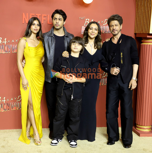 photos shah rukh khan kajol aryan khan ajay devgn sahher bambba shashank khaitan and others grace the premiere of the bads of bollywood 1123 5