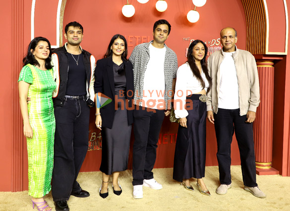 photos shah rukh khan kajol aryan khan ajay devgn sahher bambba shashank khaitan and others grace the premiere of the bads of bollywood 1123 55 657