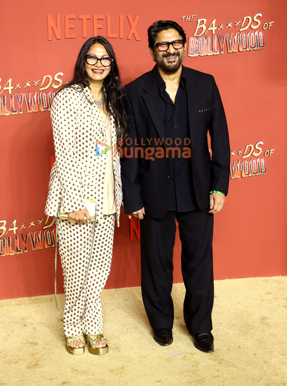 photos shah rukh khan kajol aryan khan ajay devgn sahher bambba shashank khaitan and others grace the premiere of the bads of bollywood 1123 56 657