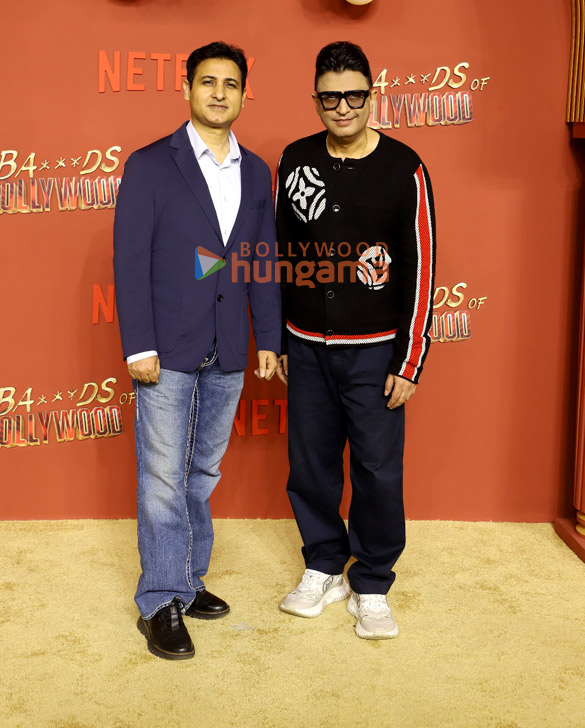 photos shah rukh khan kajol aryan khan ajay devgn sahher bambba shashank khaitan and others grace the premiere of the bads of bollywood 1123 9 657