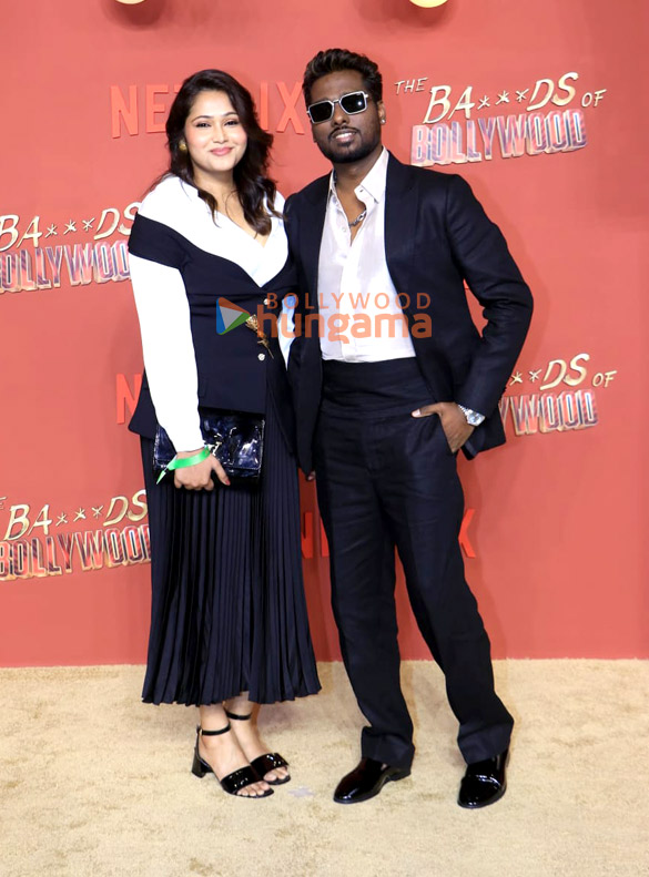 photos shah rukh khan kajol aryan khan ajay devgn sahher bambba shashank khaitan and others grace the premiere of the bads of bollywood 99008 66