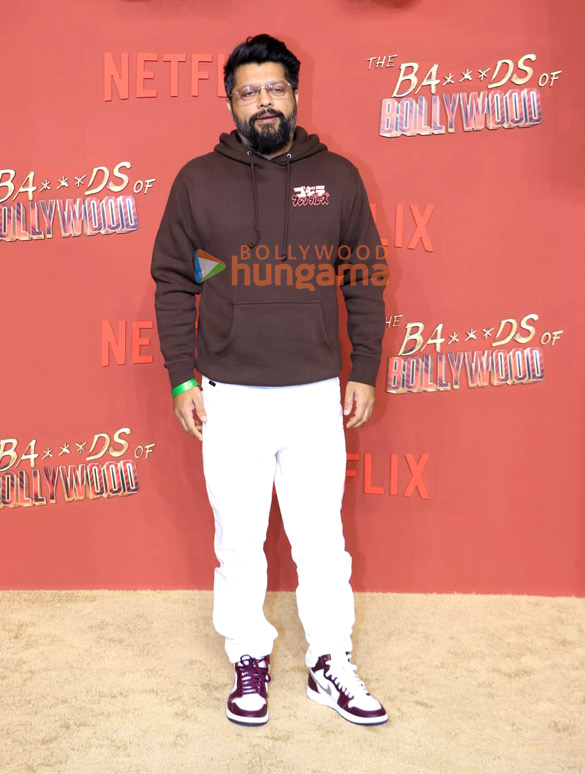 photos shah rukh khan kajol aryan khan ajay devgn sahher bambba shashank khaitan and others grace the premiere of the bads of bollywood 99008 69