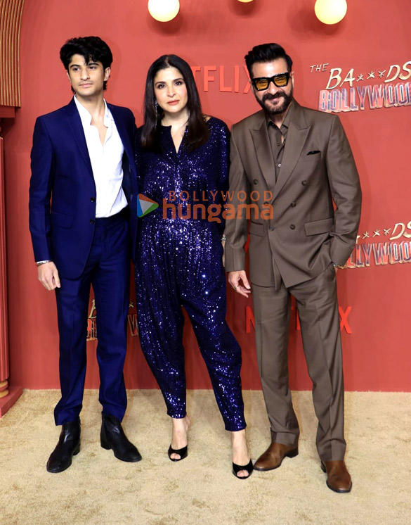 photos shah rukh khan kajol aryan khan ajay devgn sahher bambba shashank khaitan and others grace the premiere of the bads of bollywood 99008 70