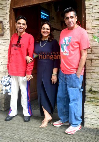 Photos: Shilpa Shirodkar snapped outside a restaurant in Khar